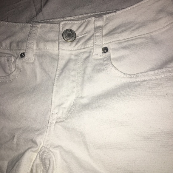 White shorts - Picture 2 of 3